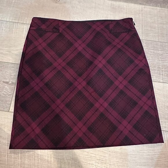 WHITE HOUSE BLACK MARKET WOMENS RED PLAID SKIRT SIZE 4 - Picture 1 of 8